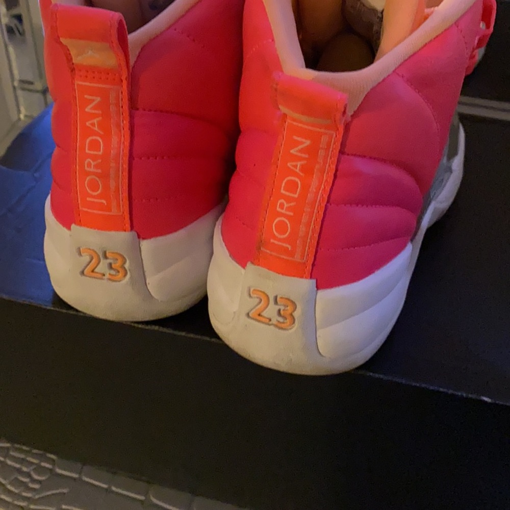 Jordan’s size 6.5 in Women 5Y in kids - Picture 2 of 3